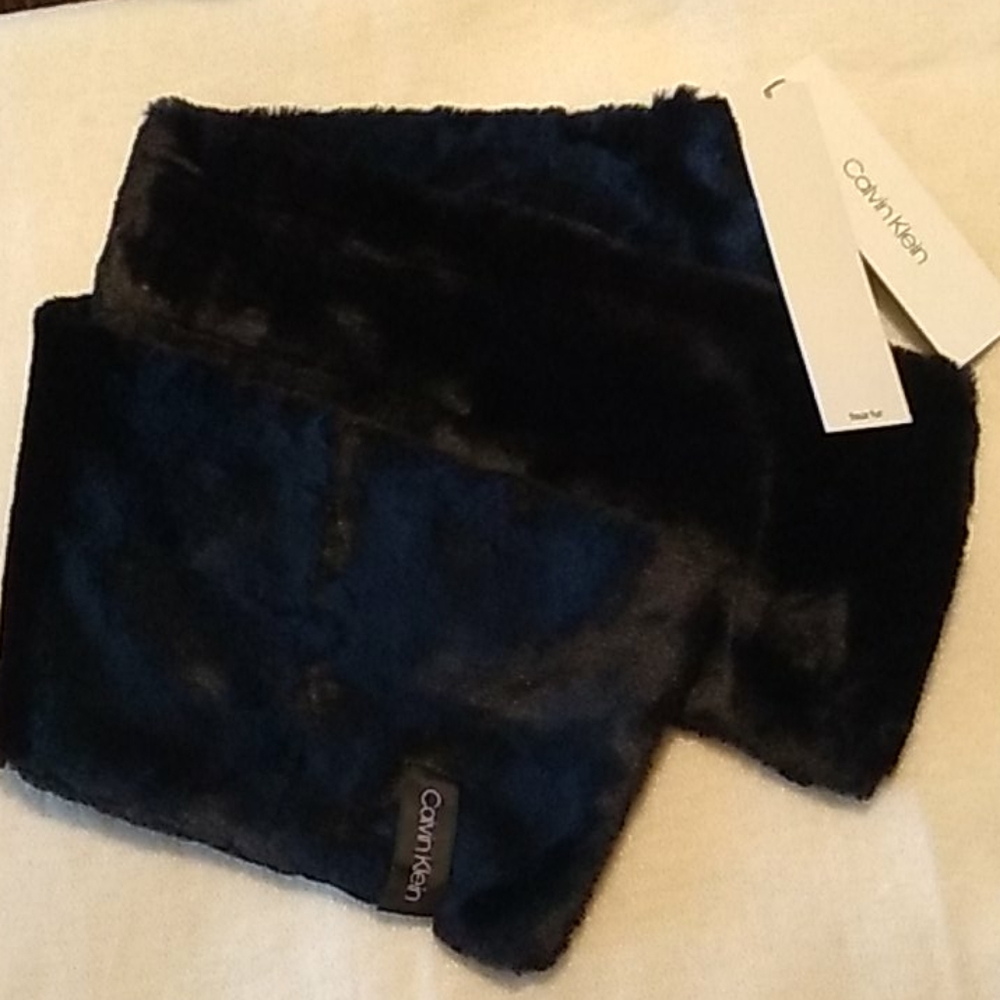 NWT Calvin Klein Scarf w/faux fur